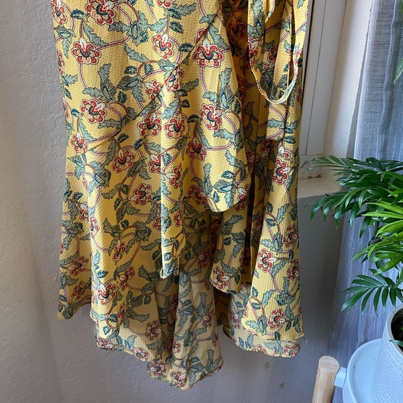 Max Studio Patterned Ruffle Wrap Midi Dress - Picture 9 of 10